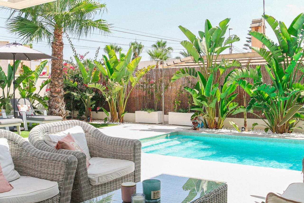 Villa for Sale in Orihuela Costa, Alicante 144248844 15572332 foto 024565 - Villa for Sale in Orihuela Costa, Alicante