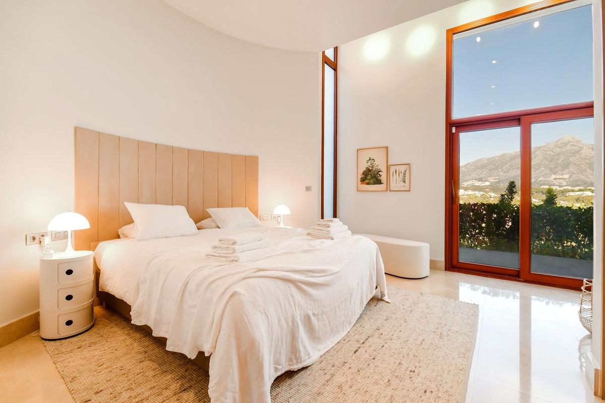 For Sale: Luxury Villa with Panoramic Views in Marbella 247913312 15320861 foto 109149 - For Sale: Luxury Villa with Panoramic Views in Marbella