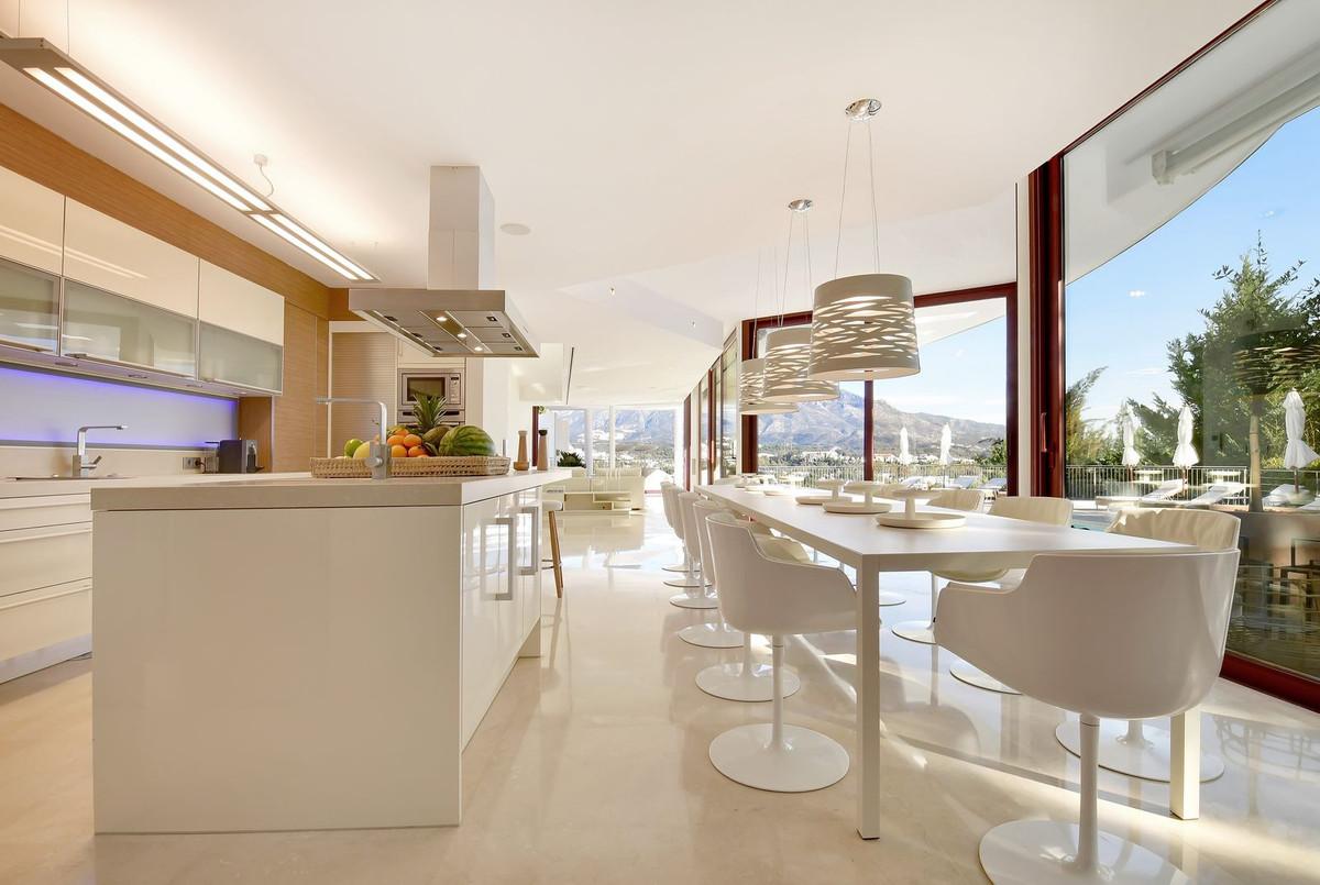 For Sale: Luxury Villa with Panoramic Views in Marbella 247913312 15320861 foto 191152 - For Sale: Luxury Villa with Panoramic Views in Marbella