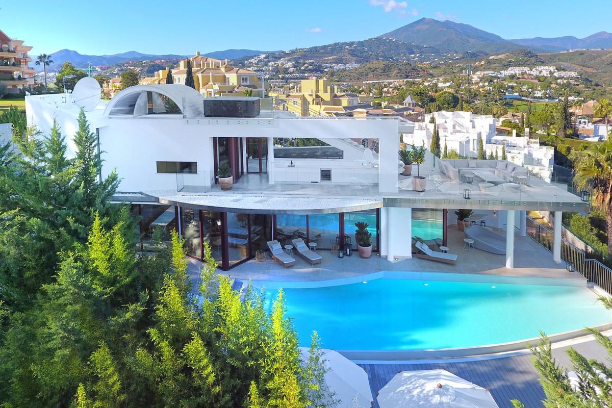 For Sale: Luxury Villa with Panoramic Views in Marbella 247913312 15320861 foto 341693 - For Sale: Luxury Villa with Panoramic Views in Marbella