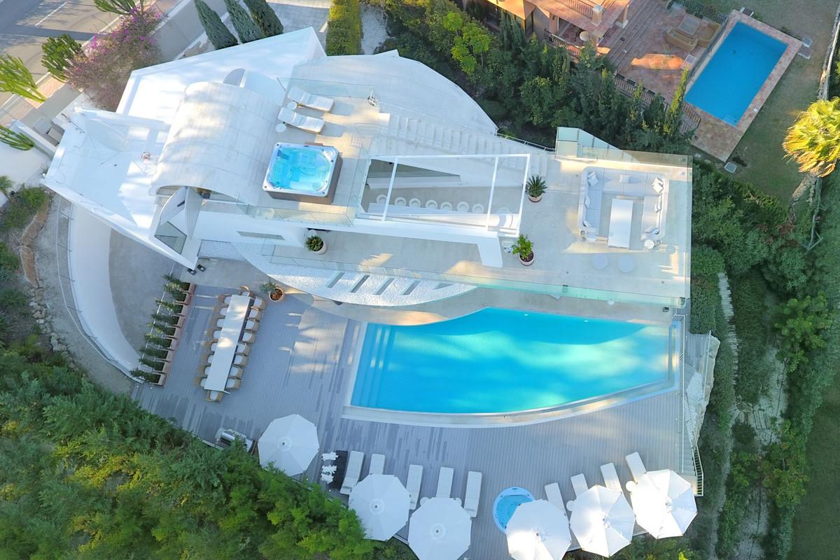 For Sale: Luxury Villa with Panoramic Views in Marbella 247913312 15320861 foto 395189 - For Sale: Luxury Villa with Panoramic Views in Marbella
