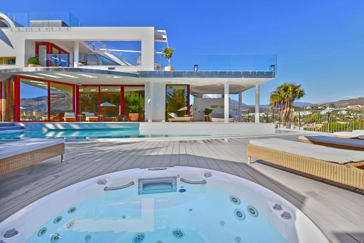 For Sale: Luxury Villa with Panoramic Views in Marbella 247913312 15320861 foto 689268 - For Sale: Luxury Villa with Panoramic Views in Marbella